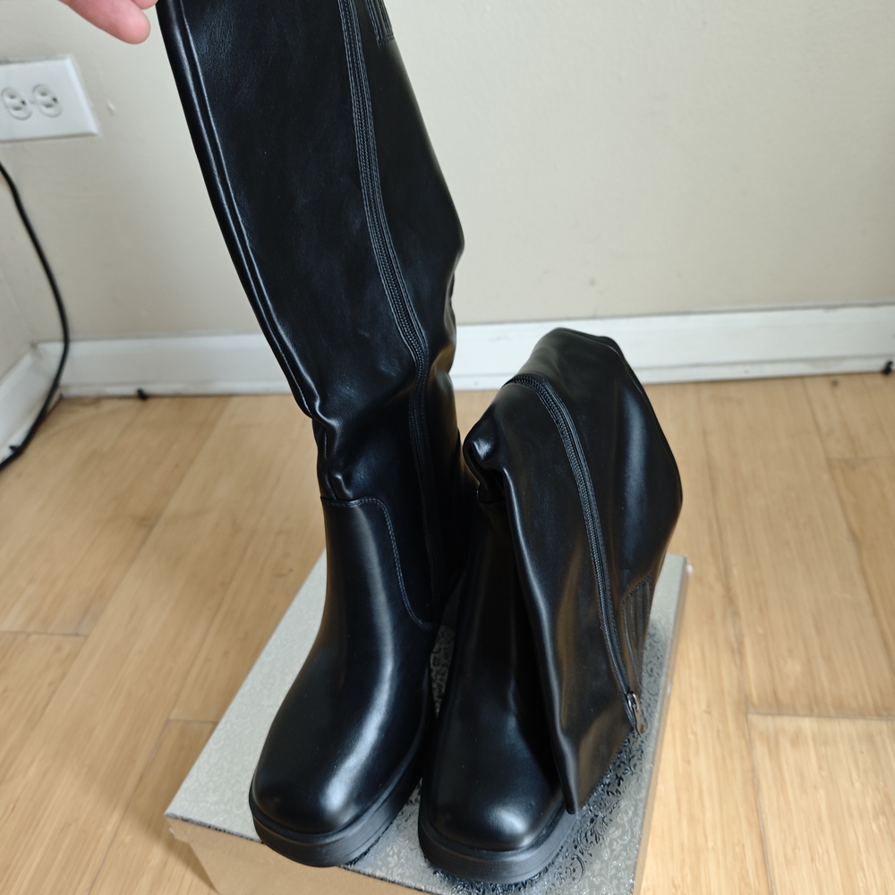 Black Women's Knee-High Boots